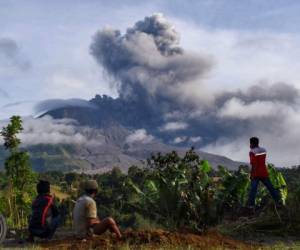 El volcán se reactivó en 2010 tras 400 años dormido. Una nueva erupción se produjo en 2013 y desde entonces está muy activo. Foto: AFP