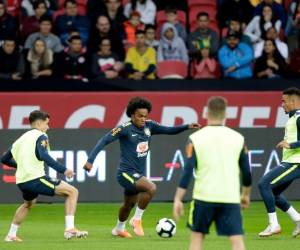 Willian, de la selección de Brasil, conduce el balón durante un entrenamiento en Porto Alegre, el sábado 8 de junio de 2019 Foto: Agencia AP /Edison Vara