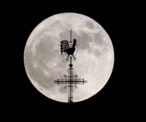 Así luce la Luna Azul este año. Esta imagen fue tomada en Israel. AFP.
