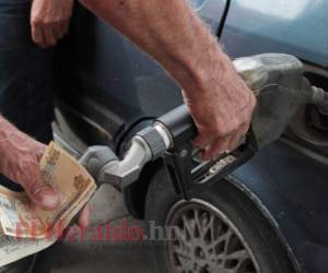 Honduras es el segundo país con los derivados del petróleo más caros en la región, solo superado por Costa Rica, según informes regionales. Foto: EL HERALDO.