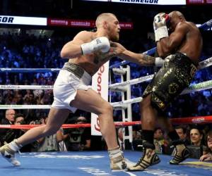 Floyd Mayweather noqueó por nocaut técnico en el décimo asalto a la estrella de artes marciales mixtas, McGregor.