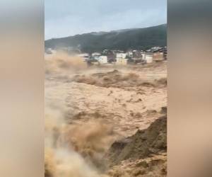 China sufre el azote de tormentas y desprendimientos de tierra con 38 fallecidos, mientras el sureste se mantiene en alerta por el supertifón Bavi.