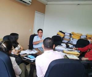 Elementos de la Atic allanaron la UNA en Catacamas. Fiscales al momento de secuestrar documentos en el Pani.La municipalidad de San Agustín, Copán, se investiga.