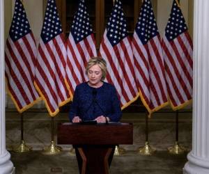 A menos de dos meses de las elecciones, algunos comentaristas políticos empezaron a hablar de un serio error de parte de Clinton.