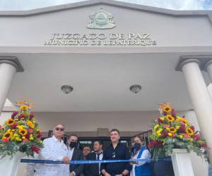 Rolando Argueta encabezó la inauguración del nuevo edificio en el municipio de Francisco Morazán.