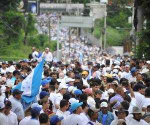Cientos de personas acuden a la “Gran Marcha por Honduras”