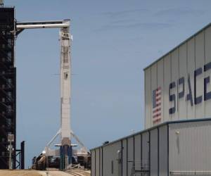 El lanzamiento del cohete Falcon 9 con la cápsula Crew Dragon de SpaceX está programado para las 15H22. Foto: AFP