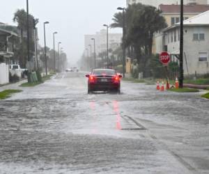 Las autoridades impusieron toques de queda durante la noche en Miami, Tampa, Fort Lauderdale y muchas zonas del resto del sur de Florida. Foto: AP