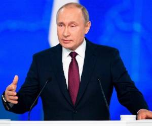 Putin reafirmó que Rusia no será la primera en desplegar nuevos misiles de alcance intermedio, pero advirtió de una rápida represalia si Estados Unidos pone esas armas en Europa.