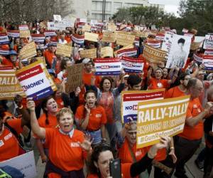 Los estudiantes, familiares y sobrevivientes de la masacre de Parkland crearon un movimiento para que cese la venta de armas en Estados Unidos. Foto: AFP