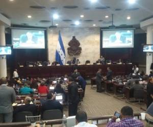 Las pláticas entre los miembros de la junta directiva del CN y otros diputados se mantuvo constante.