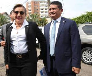 Gladis Aurora López, presidenta de la bancada nacional, fue de las primeras en llegar (Foto: Mario Urrutia/EL HERALDO)