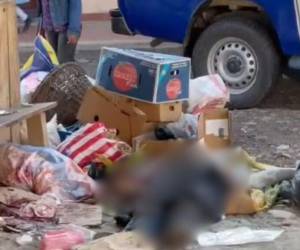 Hasta el momento se desconoce la identidad del fallecido, que vestía un pantalón jean color azul, una camisa roja y una chumpa en tonos azules.
