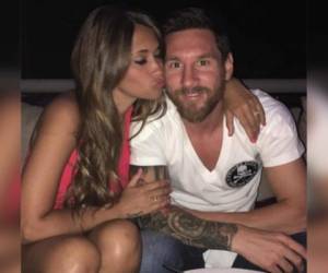El delantero Leo Messi, junto a su esposa, disfruta de las bellas playas de Ibiza.
