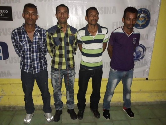 Las personas detenidas son Ambrosio Mejía Mejía (28), Nery Josue Mejía Mejía (25), Neptaly Mejía Velásquez (36) y Salomé Bonilla (25), quienes son originarios y residentes en la aldea Las Trancas, San Juan de La Paz.