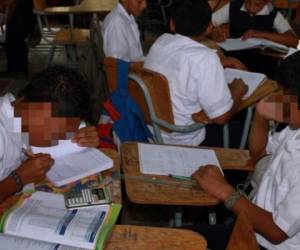 Los padres de familia han abarrotado los centros educativos que fueron seleccionados como sedes para desarrollar el proceso del TPA y la Escuela Vacacional para matricular a sus hijos. Foto: EL HERALDO.