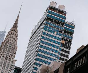 El jefe del Departamento de Edificios, Ahmed Tigano, divulgó que los problemas estructurales se localizan en el piso 21, con dos columnas estructurales combadas, así como múltiples grietas y suelos hundiéndose.