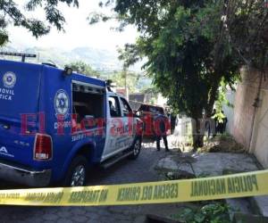 La segunda víctima fue encontrada en el mismo sector donde se reportó el hallazgo del primer hombre muerto. FOTOS: Estalin Irías/EL HERALDO