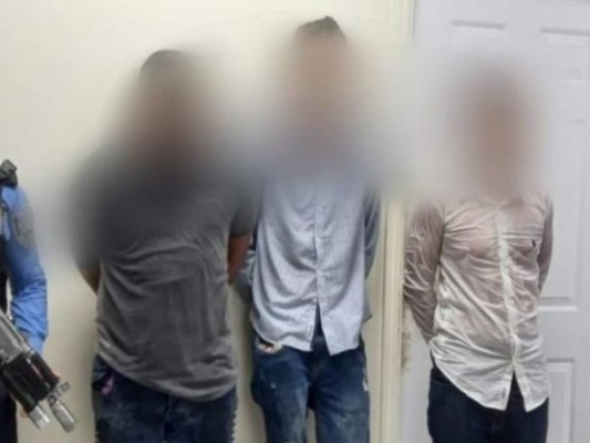 Los tres sujetos fueron detenidos en el centro de la ciudad de La Ceiba, Atlántida, zona norte de Honduras.