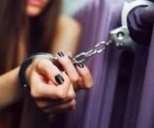 El operativo, realizado en un bar de Chetumal, Quintana Roo, también resultó en la incautación de drogas