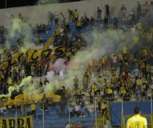 La barra de La Máquina se enfrentó con los aficionados del Marathón en la Copa Presidente. Foto Grupo OPSA