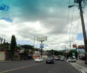 Desde las 7:00 de la mañana en la calle de Los Alcaldes estará cerrada las autoridades de la entidad municipal aconsejan a los conductores buscar rutas alternas.