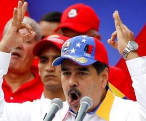 Nicolás Maduro indicó que en el marco de esos encuentros su delegación propuso el establecimiento de una “mesa permanente de diálogo”. Foto: AP.