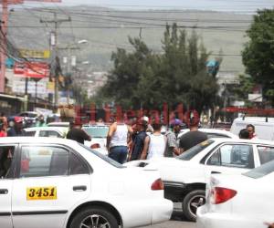 Los dueños de buses urbanos, interurbanos, taxis y mototaxis realizan desde el jueves anterior protestas a nivel nacional. Foto: El Heraldo