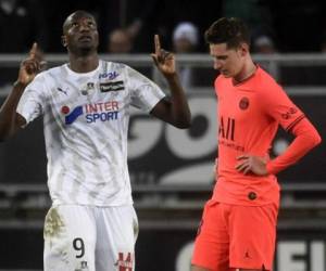 El París Saint Germain, que no había convocado para este partido a Kylian Mbappé ni a Neymar, reaccionó a tiempo y levantó ese resultado en contra. Foto: AFP.