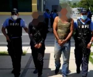 Al momento de la detención les decomisaron un arma de fuego tipo pistola con su respectivo cargador conteniendo 15 cartuchos sin percutir.