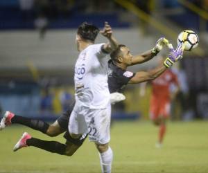 El Olimpia debe remontar el 0-1 en el Nacional de Tegucigalpa (Foto: Marlon Hernández/Diario de Hoy)