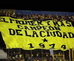 Los locales se hacen sentir en el estadio Morazán. La afición del Real España respondió.