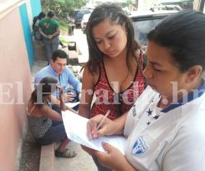 En 48 horas, el Partido Nacional recolectó 129,834 encuestas, cuya meta es llegar al millón de sondeos con sus respectiva firmas, foto: Mario Urrutia/El Heraldo.