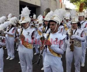 Así lucieron los estudiantes este domingo para rendirle tributo a la patria. Foto David Romero| EL HERALDO