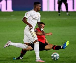 El joven brasileño, de 19 años, abrió el marcador en la victoria 2-0 sobre el Mallorca entrando en el área para picar un balón sobre el portero (19), y poco después estrellaba un balón en el larguero (23). Fotos: AFP.