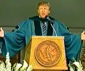 Donald Trump en 2004 en la Universidad Wagner en Staten Island, New York. (Foto: Captura YouTube)