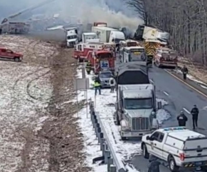 Así se vivieron las labores de rescate de las víctimas del impacto masivo de vehículos.