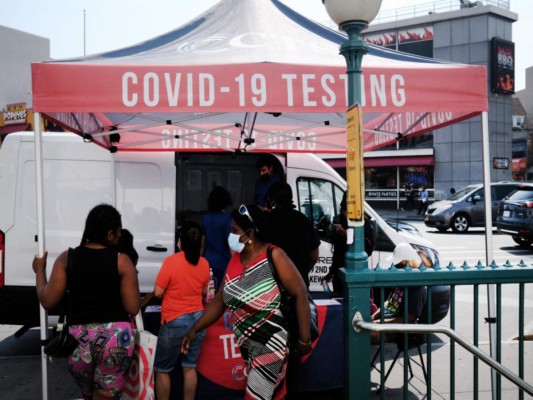 El estado de Nueva York obligará a todos los trabajadores de la salud en contacto con el público a que se vacunen contra el coronavirus a partir de septiembre, anunció el miércoles el gobernador Andrew Cuomo. Foto: Agencia AFP.