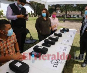 El equipo tecnológico, al igual que las maletas electorales, fue responsabilizado a los custodios y utilizado en los centros de votación por los operados técnicos. Foto: El Heraldo