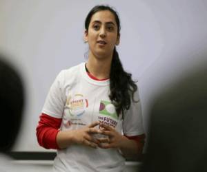 La ex capitana de fútbol femenino de Afganistán, Khalida Popal, dijo el 18 de agosto de 2021 que las preocupaciones sobre la seguridad de las jugadoras del país la han dejado sin poder dormir desde que los talibanes regresaron al poder.Daniel LEAL-OLIVAS / AFP.