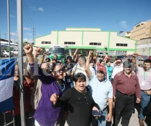 Los empleados iniciaron la protesta desde tempranas horas de este miércoles en el RNP y el IP. (Fotos: Efraín Salgado)