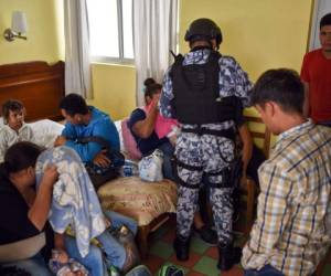 Un miembro de la Armada de México participa en la operación de detención de migrantes centroamericanos en Veracruz. Foto: Agencia AFP.