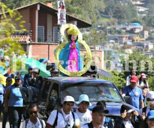 Al menos 300 jóvenes de la pastoral juvenil realizaron una peregrinación desde la Iglesia de El Hatillo hasta la Basílica de Suyapa (Foto: David Romero / EL HERALDO Honduras / Noticias de Honduras)