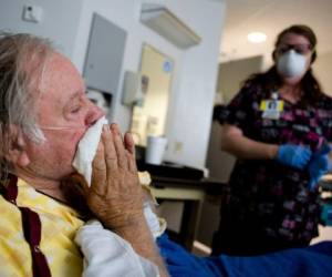 Esta temporada de gripe, los índices de hospitalización han superado la fuerte temporada del invierno de 2014-2015, cuando la vacuna no pudo con la cepa principal. Foto: AP+