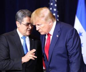 El presidente de Honduras, Juan Orlando Hernández, se reunió por primera vez con su homólogo Donald Trump en un histórico cara a cara para firmar acuerdo de 'cooperación bilateral de asilo' entre los dos países. Foto: Twitter.