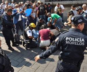 Los hechos se produjeron alrededor de las 10.15 en la plaza de Armas de la capital morelense. Foto AFP