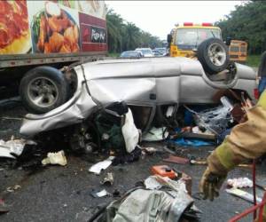 Hasta el momento se conoce que dos personas fallecieron en el accidente y otras se encuentran graves en el hospital.