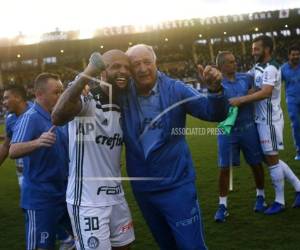 Felipao, como se le conoce al técnico de 70 años de edad, también estuvo en frente de Brasil durante la humillante derrota de 7-1 ante Alemania en los semifinales del Mundial 2014. Foto:AP