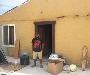 Douglas Oviedo es un pastor hondureño que obtuvo asilo en Estados Unidos tras viajar en la caravana migrante. El hondureño creó un albergue en Tijuana y lo inauguró dos días antes de recibir la buena noticia sobre su asilo.