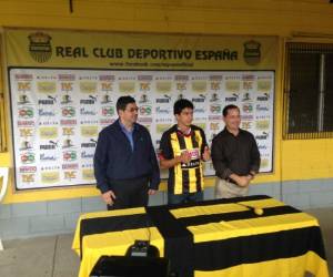 El Charrua se une a sus compatriotas Nicolás Cardozo y Cristian Gutiérrez con quienes espera poder entenderse bien en la cancha.